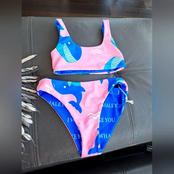 Bikini - Picture 1 of 2